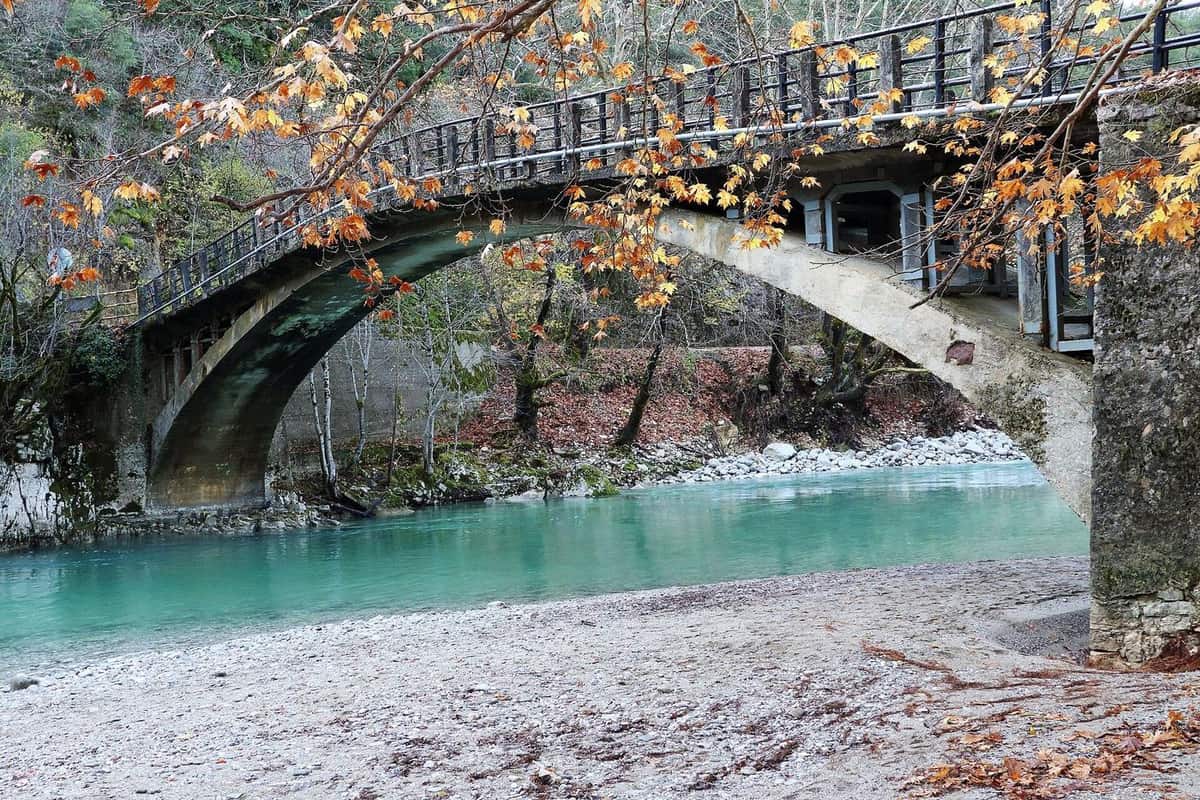 Το γεφύρι του Βοϊδομάτη κοντά στην Αρίστη
